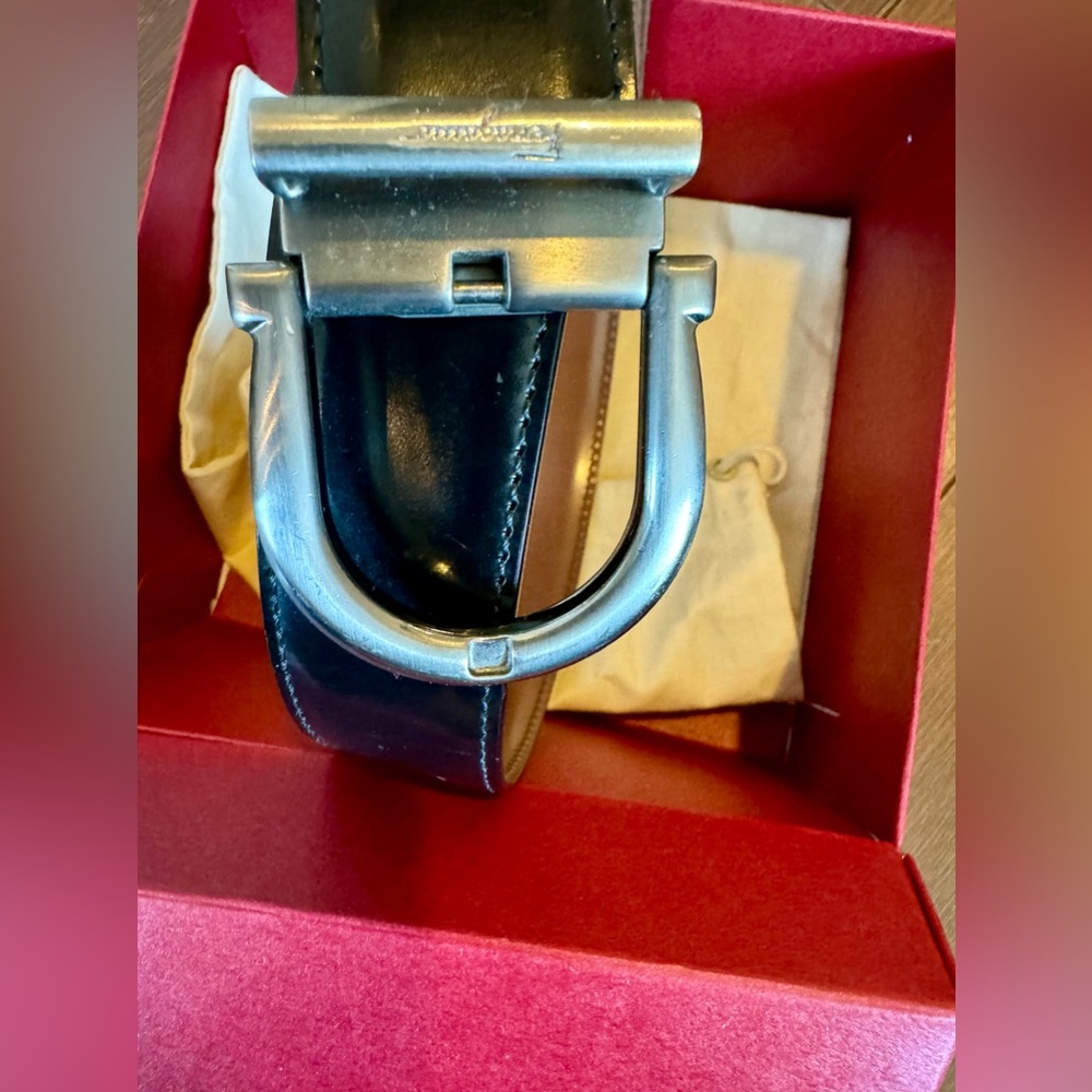 Salvatore Ferragamo Men’s Classic Gancio Belt with BOX